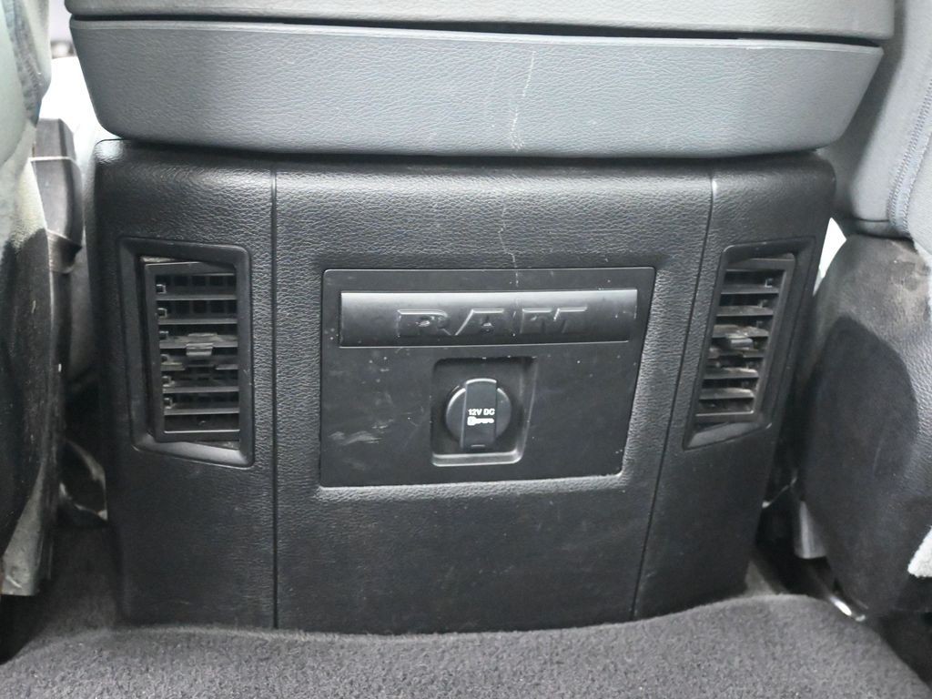 Ram 1500 Vehicle Full-screen Gallery Image 22