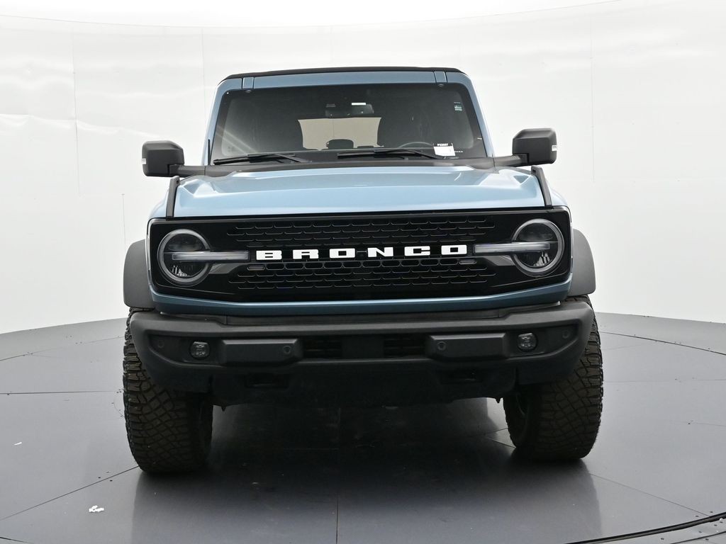 Ford Bronco Vehicle Full-screen Gallery Image 03
