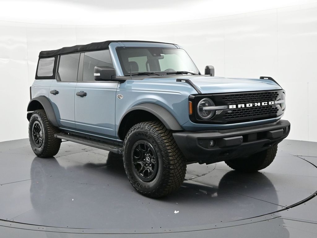 Ford Bronco Vehicle Full-screen Gallery Image 04