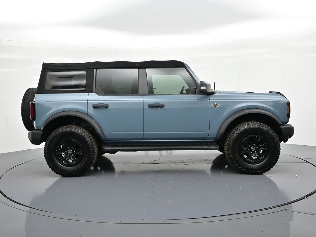 Ford Bronco Vehicle Full-screen Gallery Image 05