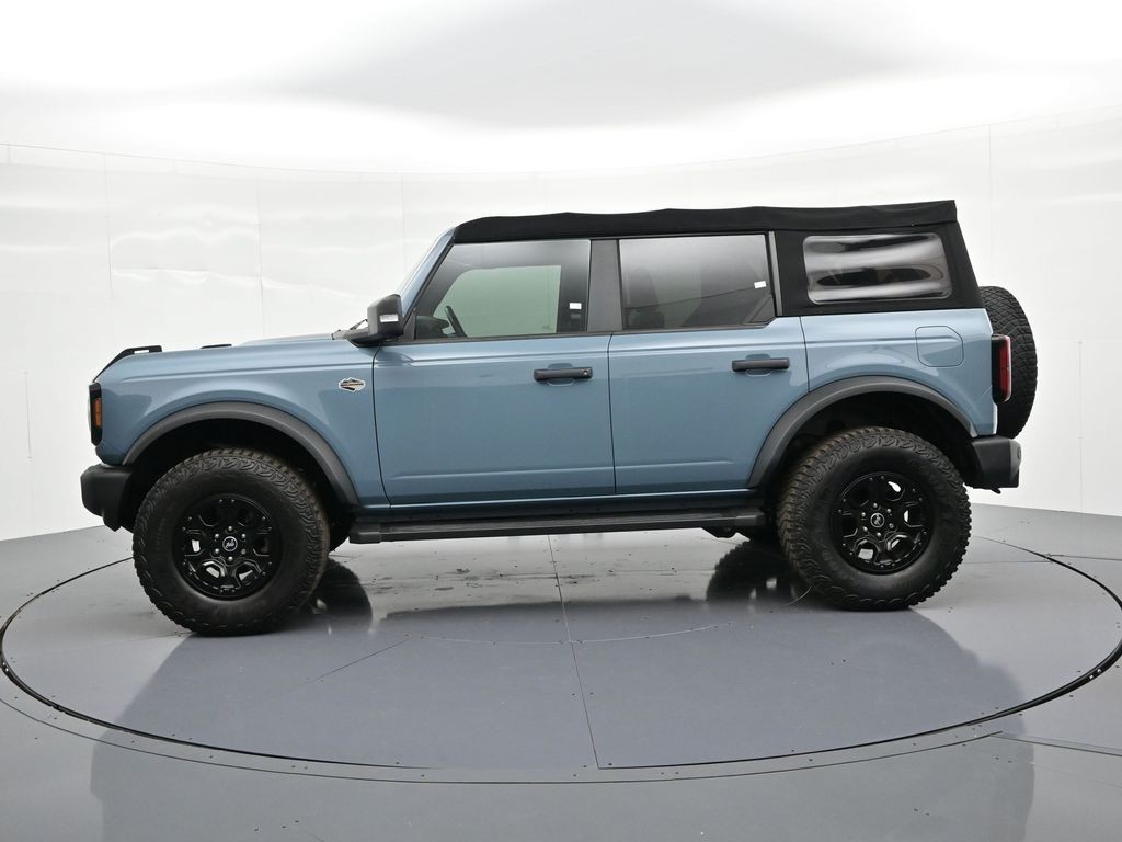 Ford Bronco Vehicle Full-screen Gallery Image 09