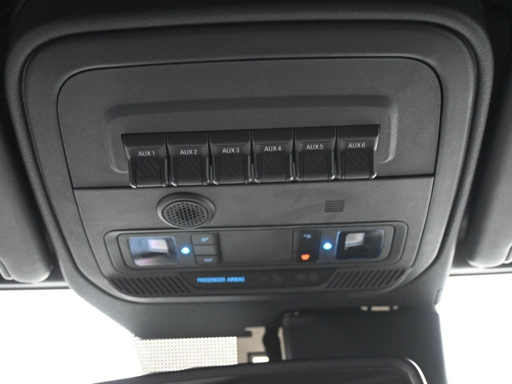 Ford Bronco Vehicle Full-screen Gallery Image 18