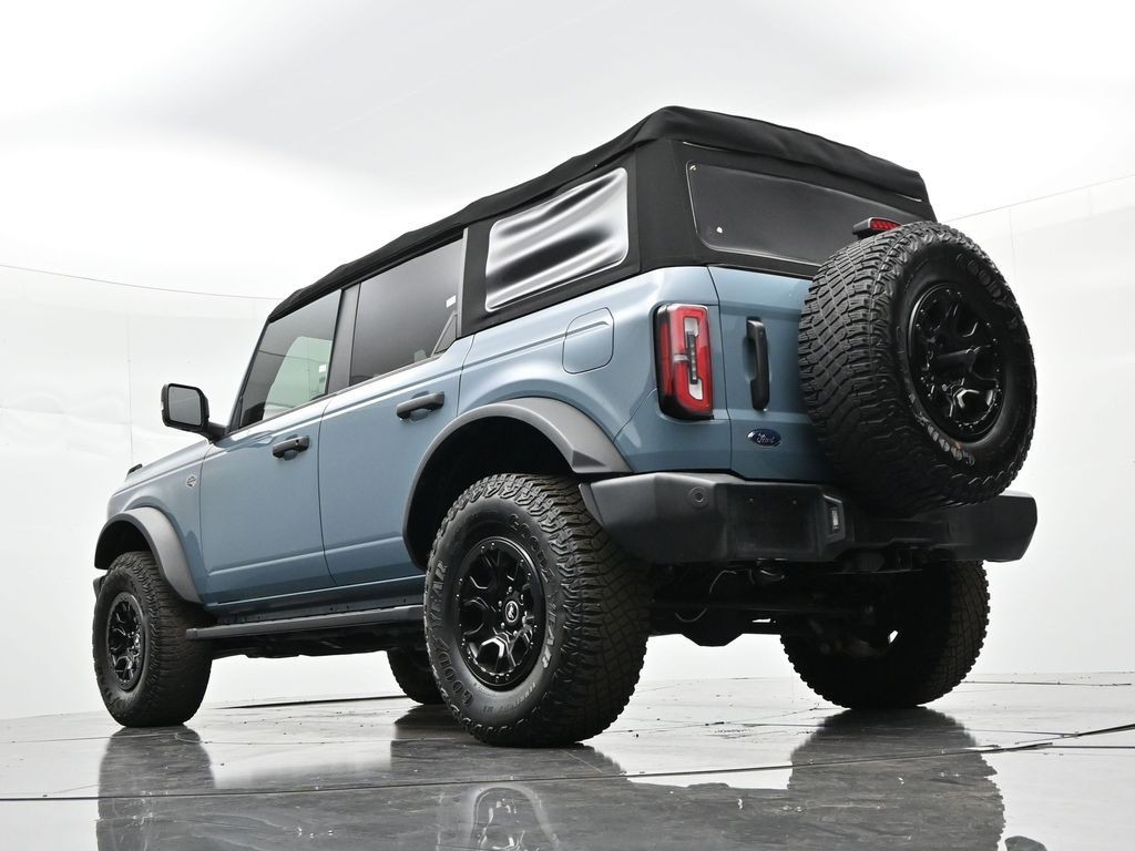 Ford Bronco Vehicle Full-screen Gallery Image 30