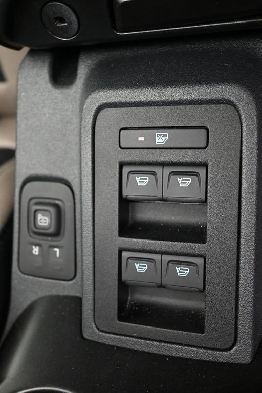 Ford Bronco Vehicle Full-screen Gallery Image 16