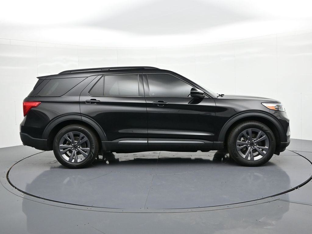 Ford Explorer Vehicle Full-screen Gallery Image 5