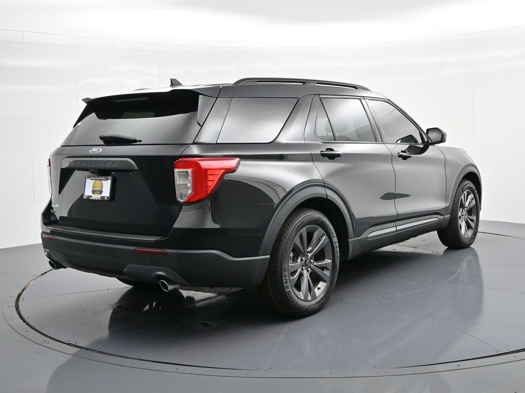 Ford Explorer Vehicle Full-screen Gallery Image 6