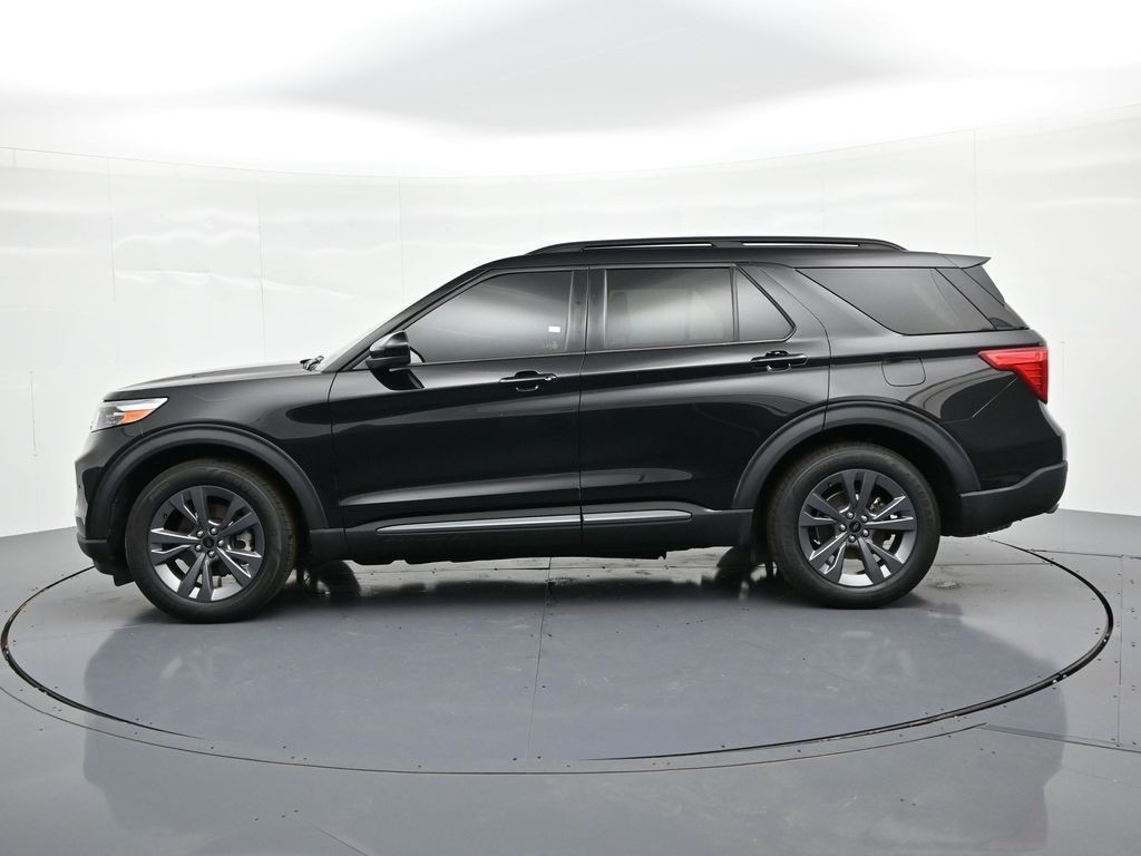 Ford Explorer Vehicle Full-screen Gallery Image 9