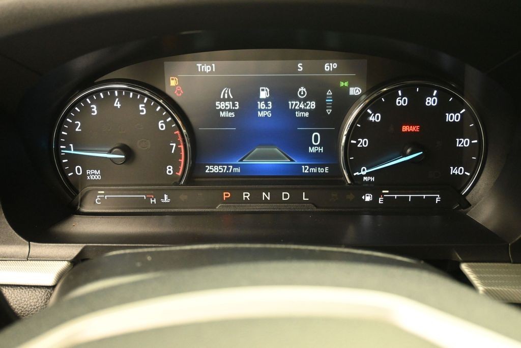 Ford Explorer Vehicle Full-screen Gallery Image 10