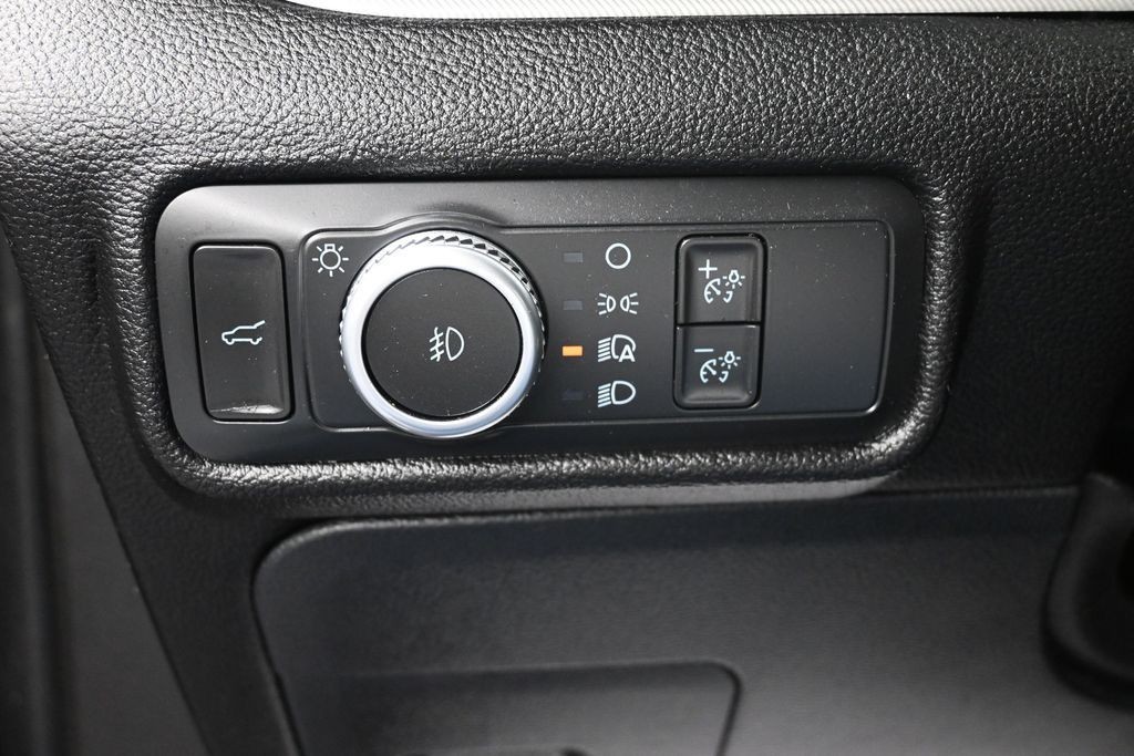 Ford Explorer Vehicle Full-screen Gallery Image 18