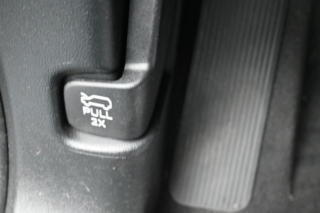 Ford Explorer Vehicle Full-screen Gallery Image 20