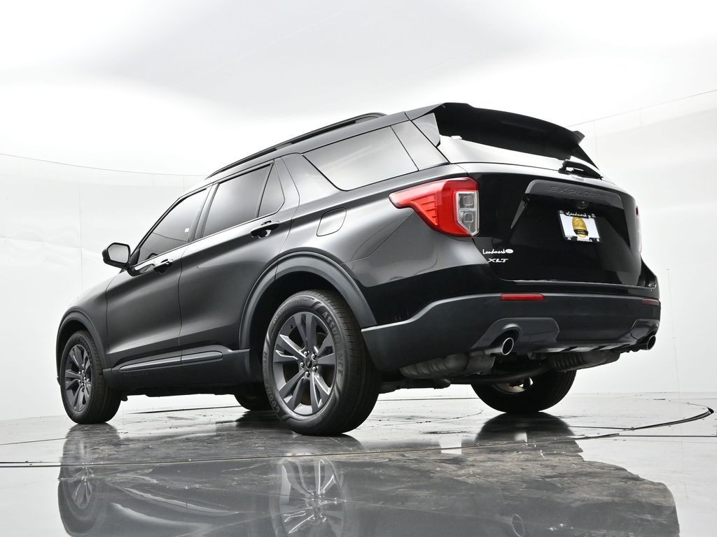 Ford Explorer Vehicle Full-screen Gallery Image 26