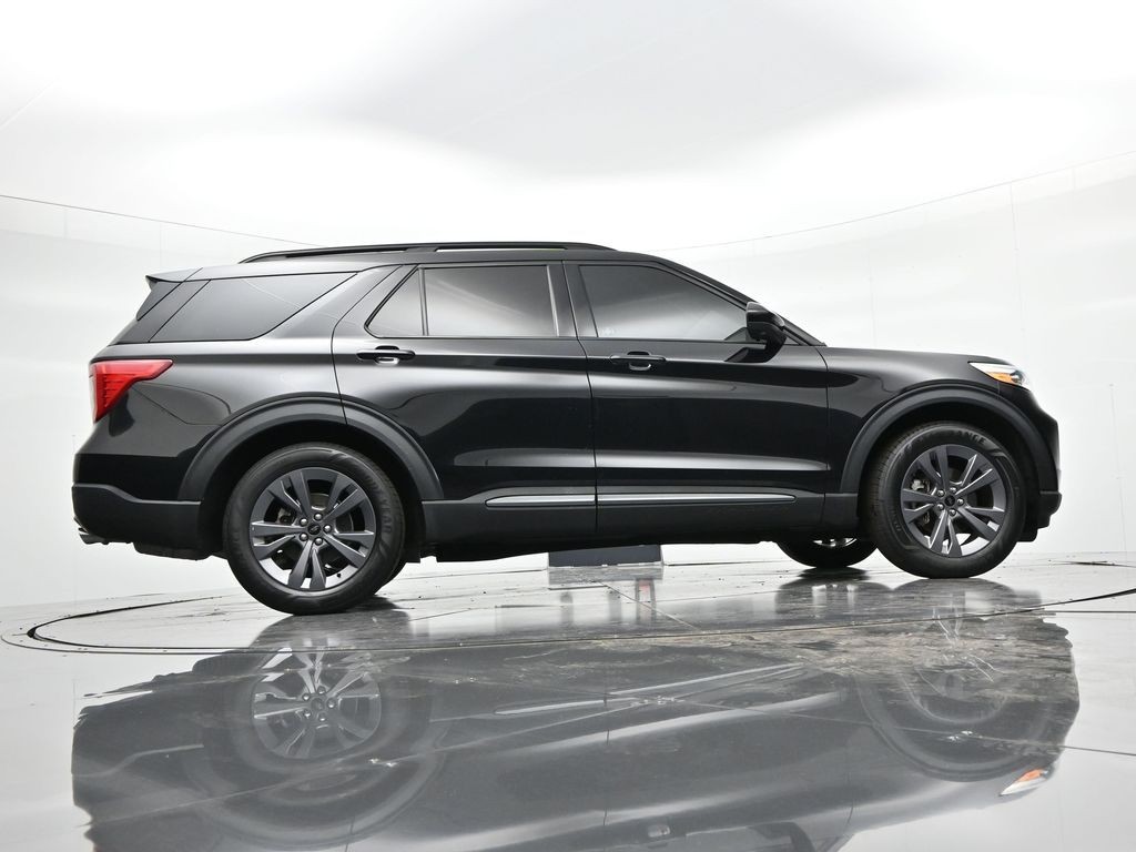 Ford Explorer Vehicle Full-screen Gallery Image 29