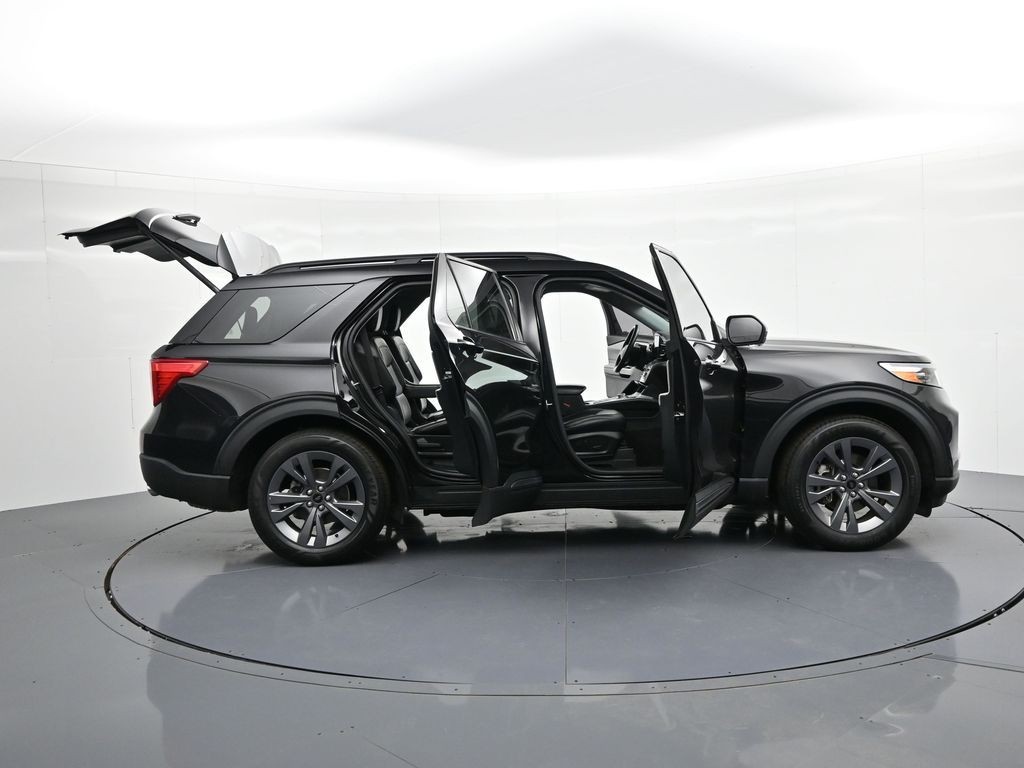 Ford Explorer Vehicle Full-screen Gallery Image 30