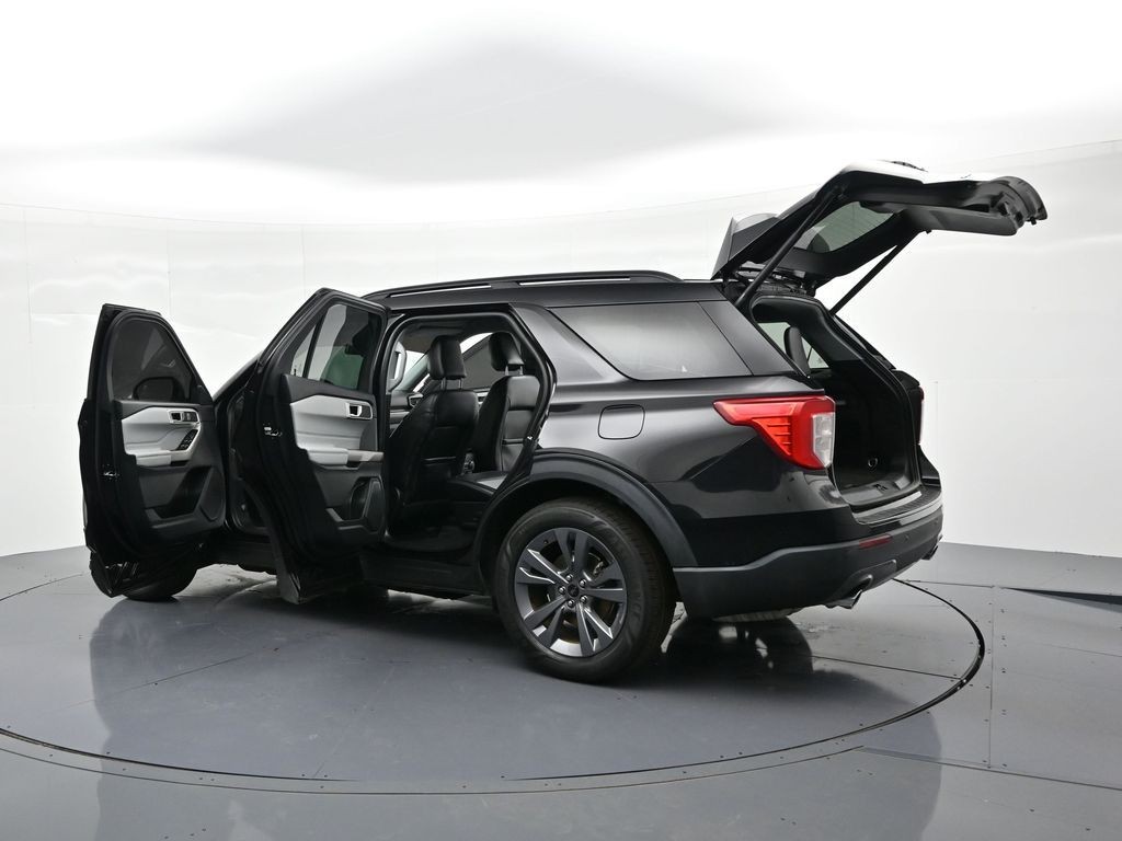 Ford Explorer Vehicle Full-screen Gallery Image 31