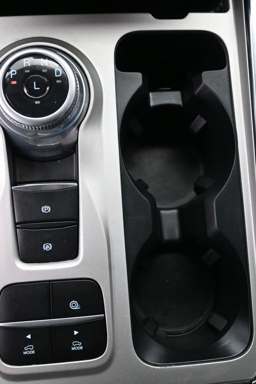 Ford Explorer Vehicle Full-screen Gallery Image 14