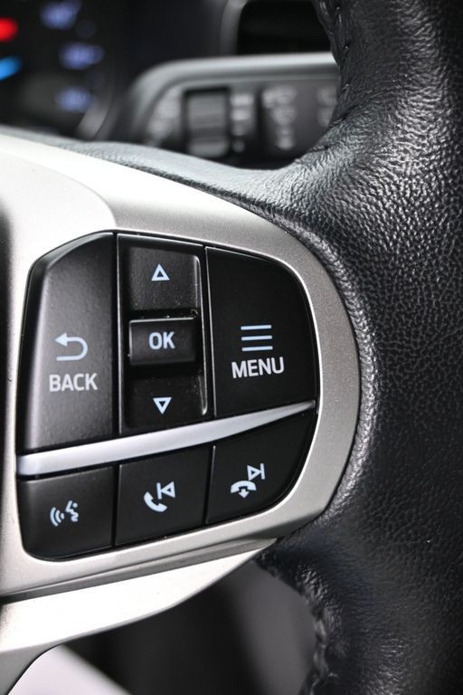 Ford Explorer Vehicle Full-screen Gallery Image 16