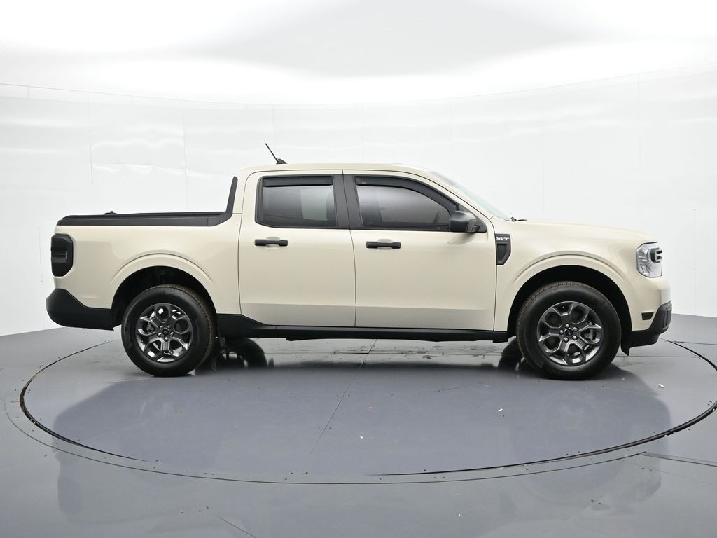 Ford Maverick Vehicle Full-screen Gallery Image 5