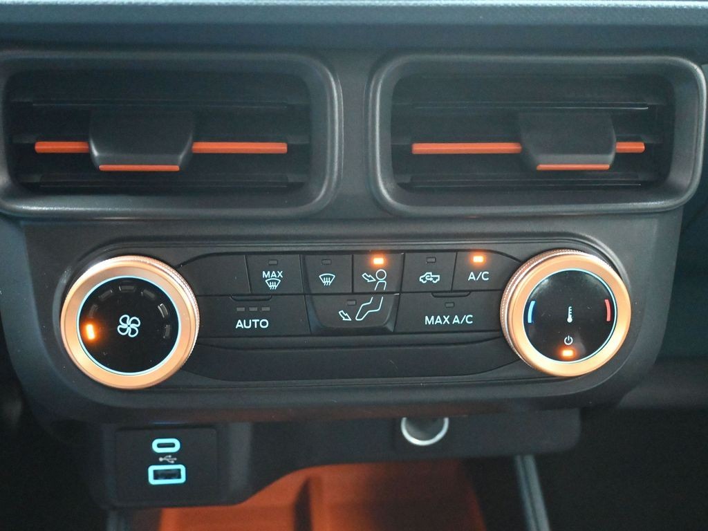Ford Maverick Vehicle Full-screen Gallery Image 13