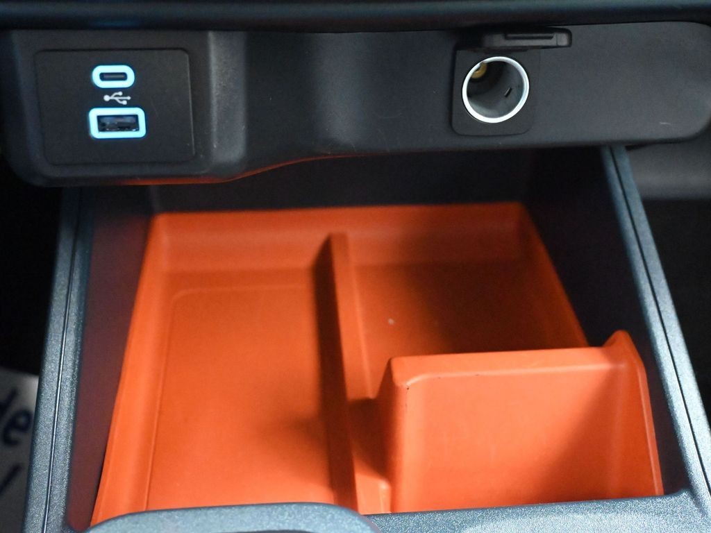 Ford Maverick Vehicle Full-screen Gallery Image 14