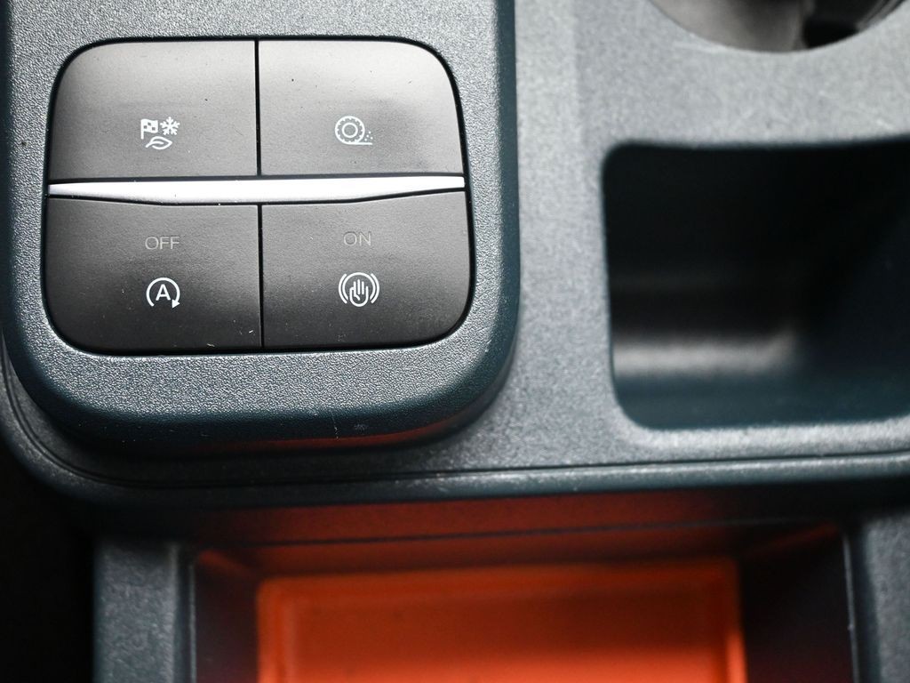 Ford Maverick Vehicle Full-screen Gallery Image 16