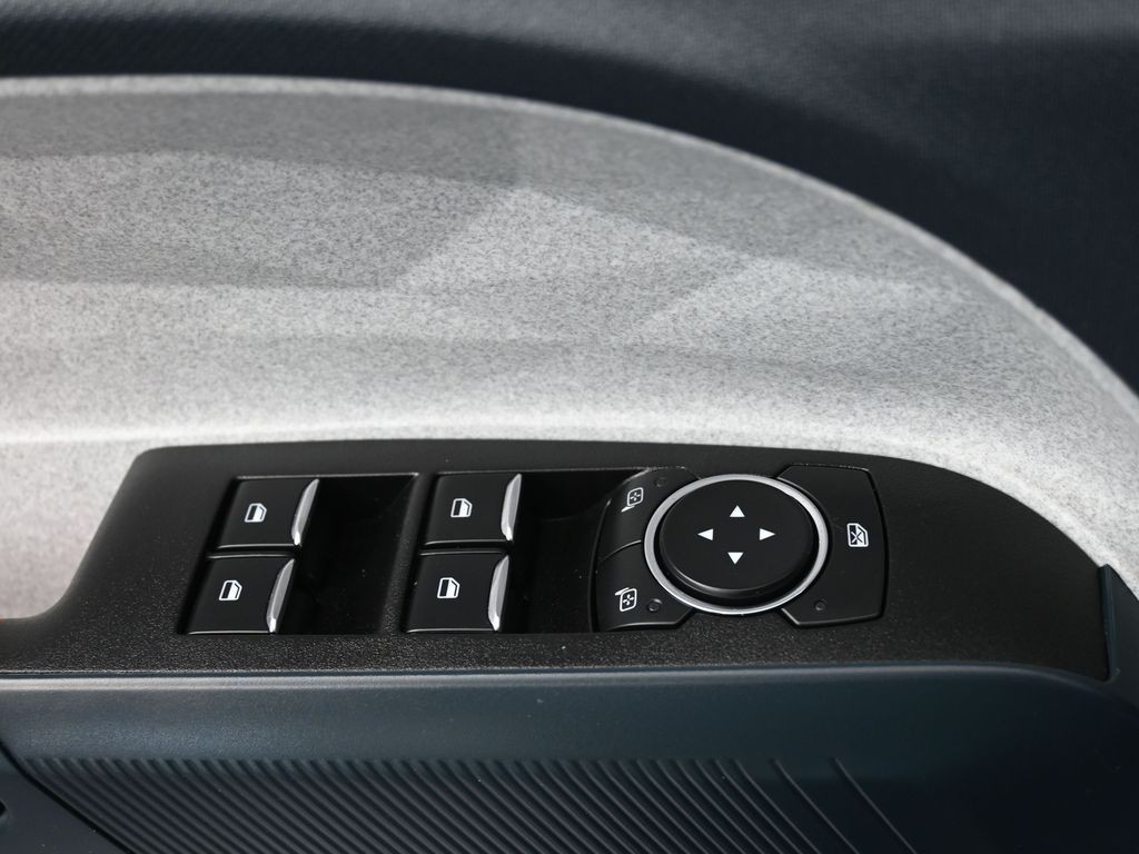 Ford Maverick Vehicle Full-screen Gallery Image 22