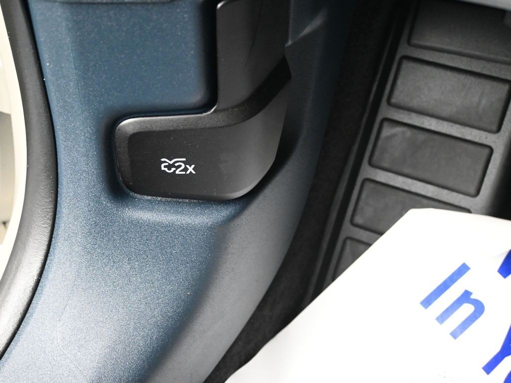 Ford Maverick Vehicle Full-screen Gallery Image 23