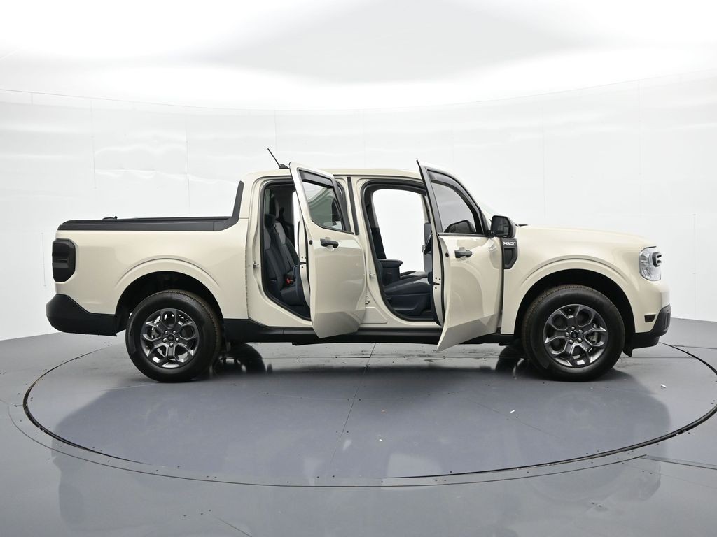 Ford Maverick Vehicle Full-screen Gallery Image 32