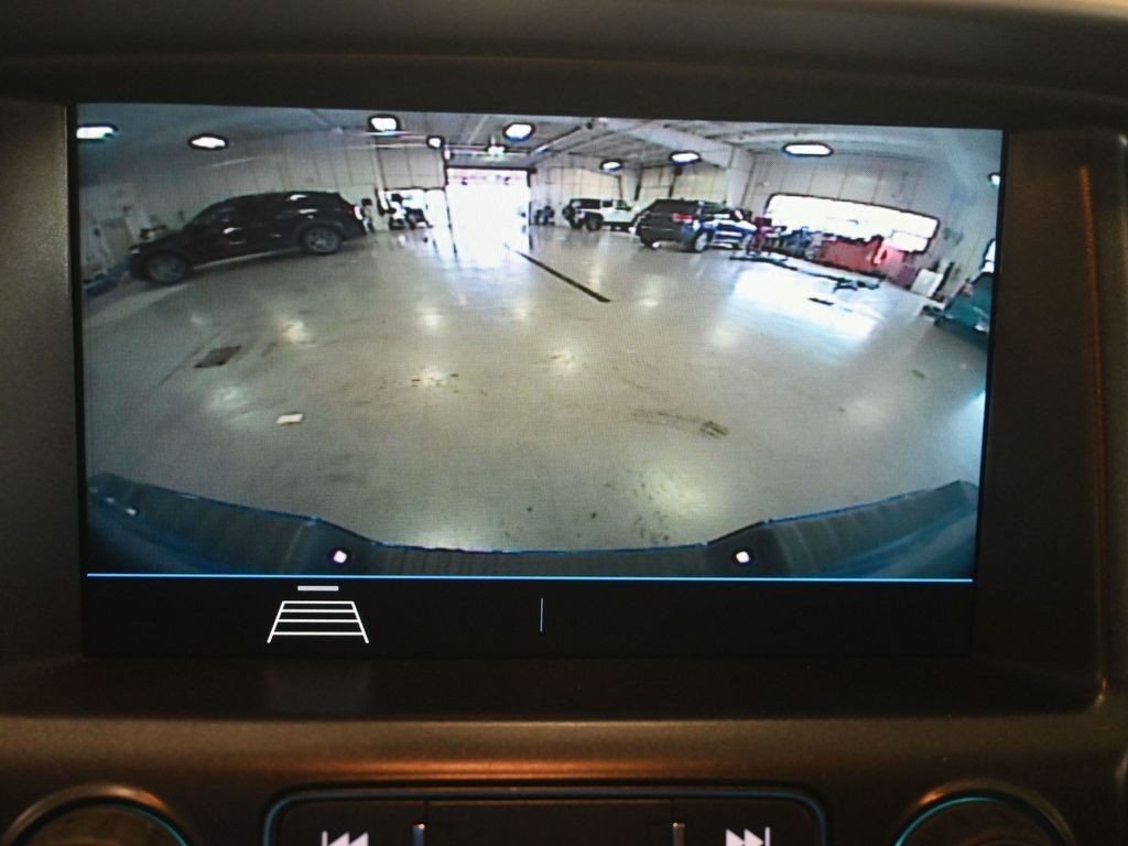 Chevrolet Colorado Vehicle Full-screen Gallery Image 12