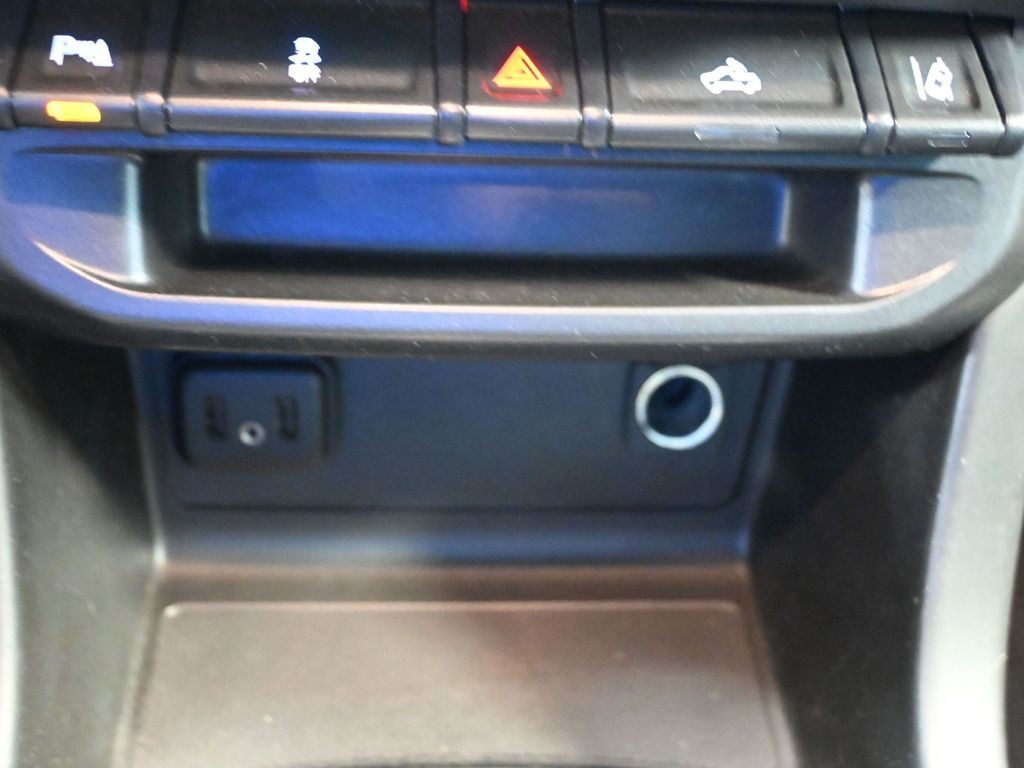 Chevrolet Colorado Vehicle Full-screen Gallery Image 14