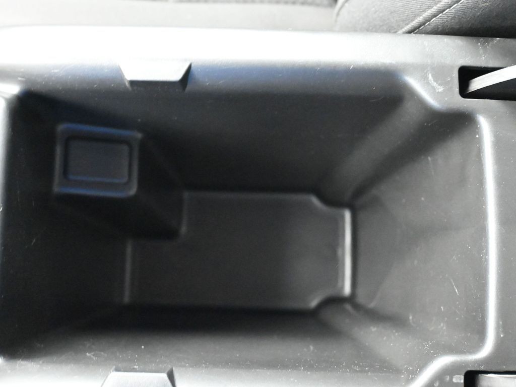 Chevrolet Colorado Vehicle Full-screen Gallery Image 15