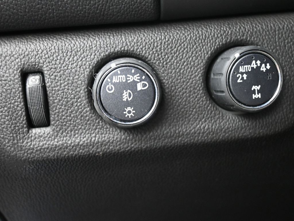 Chevrolet Colorado Vehicle Full-screen Gallery Image 19