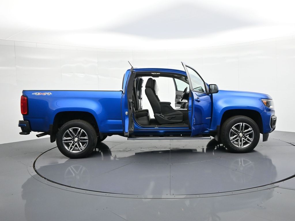 Chevrolet Colorado Vehicle Full-screen Gallery Image 30