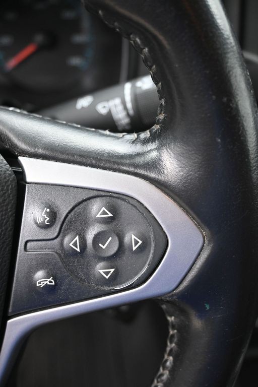 Chevrolet Colorado Vehicle Full-screen Gallery Image 17