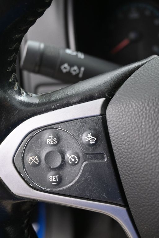 Chevrolet Colorado Vehicle Full-screen Gallery Image 18