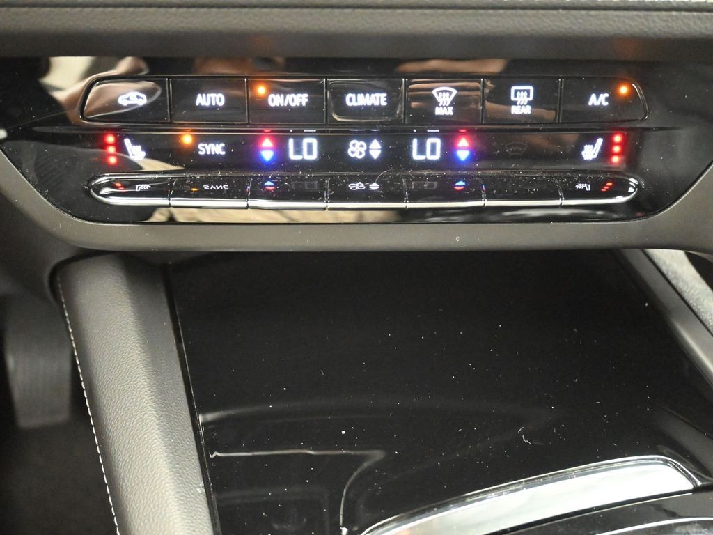 Buick Envision Vehicle Full-screen Gallery Image 13