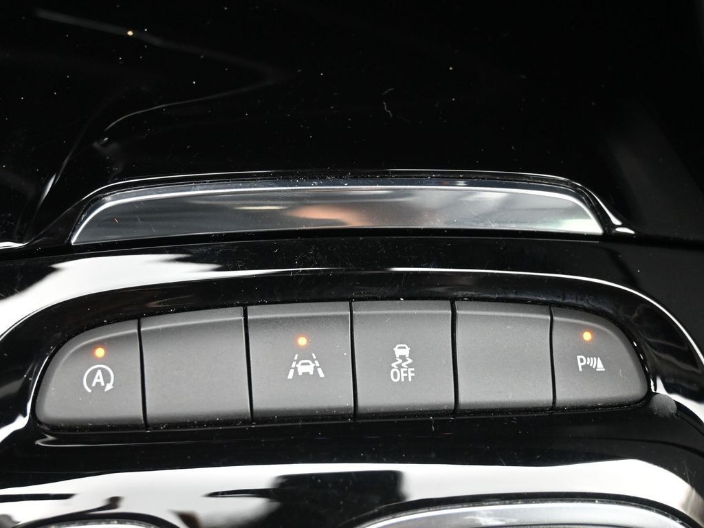 Buick Envision Vehicle Full-screen Gallery Image 15