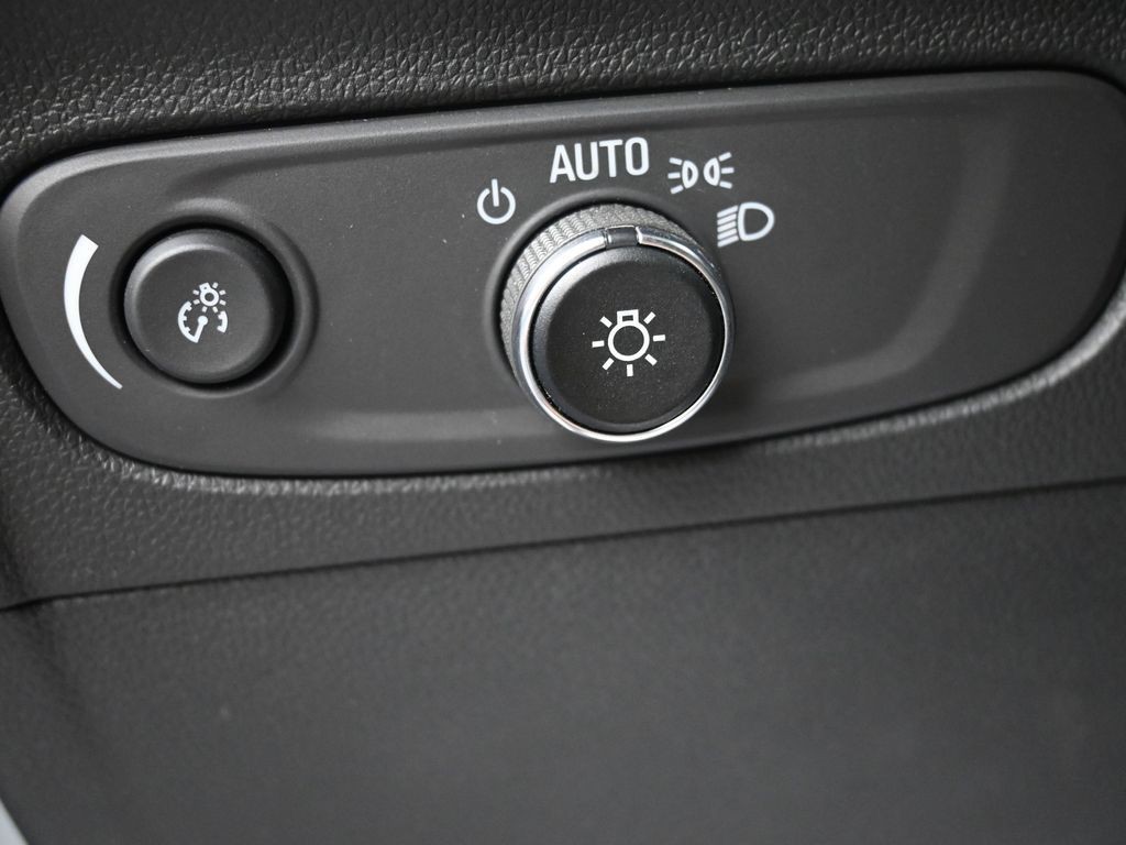 Buick Envision Vehicle Full-screen Gallery Image 21