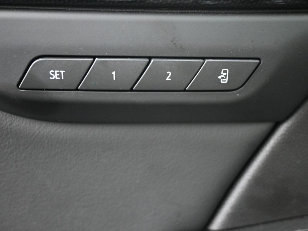 Buick Envision Vehicle Full-screen Gallery Image 24