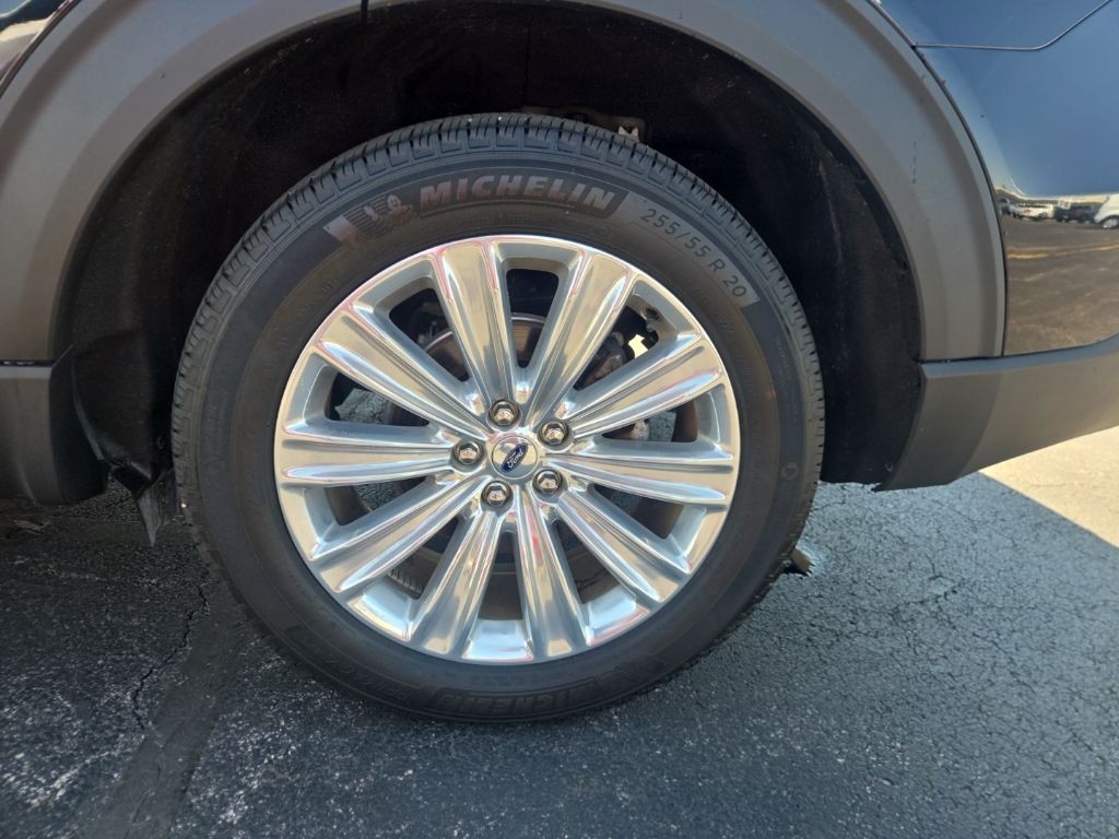 Ford Explorer Vehicle Full-screen Gallery Image 04