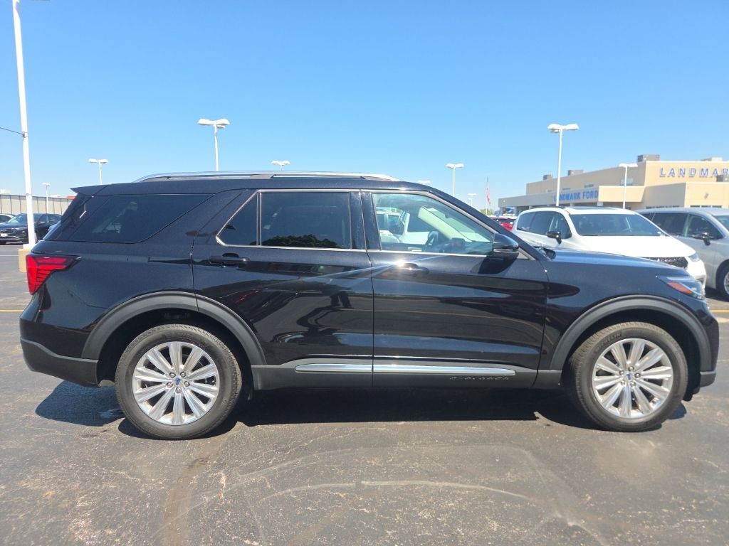 Ford Explorer Vehicle Full-screen Gallery Image 08