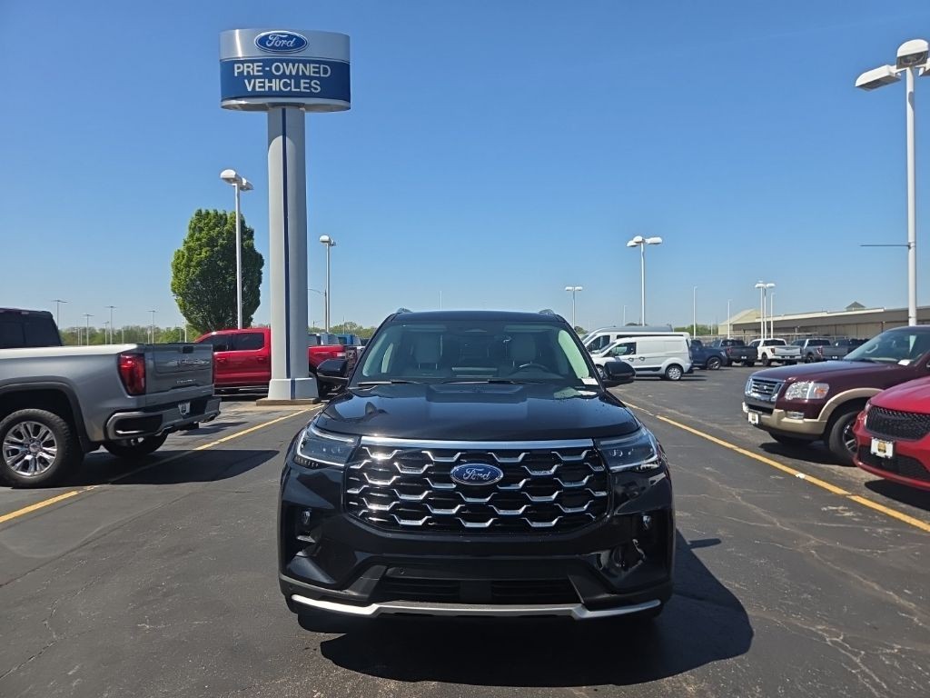 Ford Explorer Vehicle Full-screen Gallery Image 09