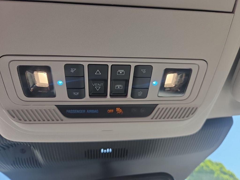 Ford Explorer Vehicle Full-screen Gallery Image 14