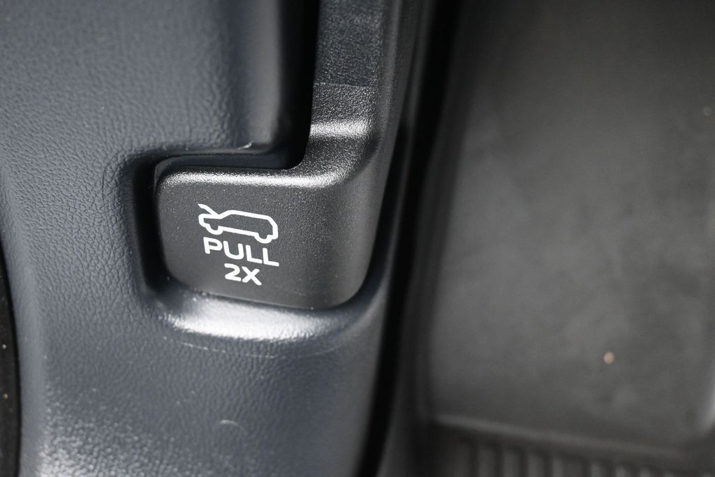 Ford Explorer Vehicle Full-screen Gallery Image 24