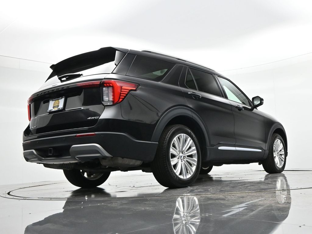 Ford Explorer Vehicle Full-screen Gallery Image 32