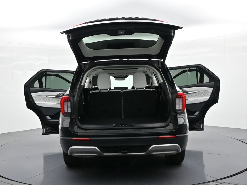 Ford Explorer Vehicle Full-screen Gallery Image 37
