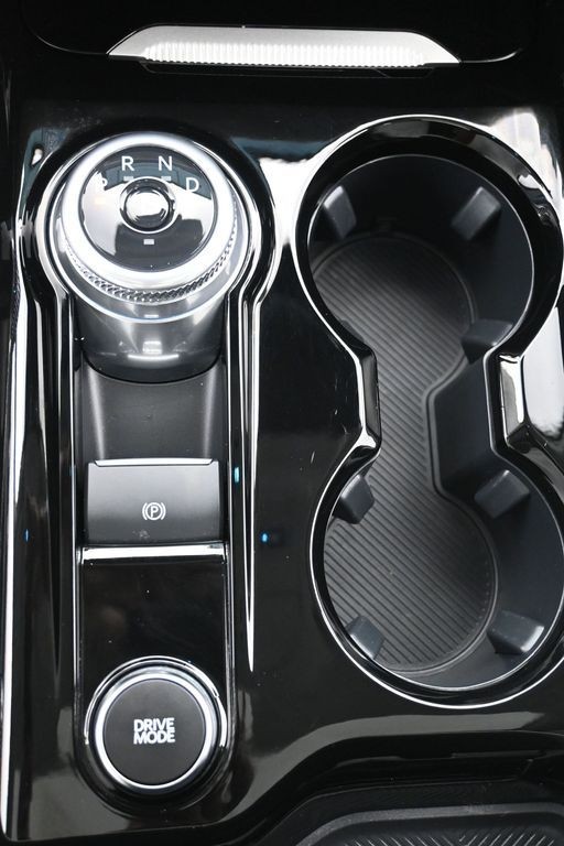 Ford Explorer Vehicle Full-screen Gallery Image 15
