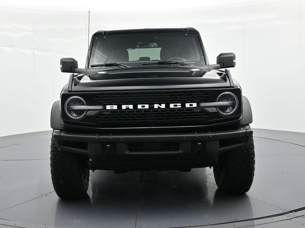 Ford Bronco Vehicle Full-screen Gallery Image 03