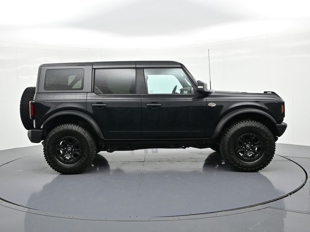Ford Bronco Vehicle Full-screen Gallery Image 05