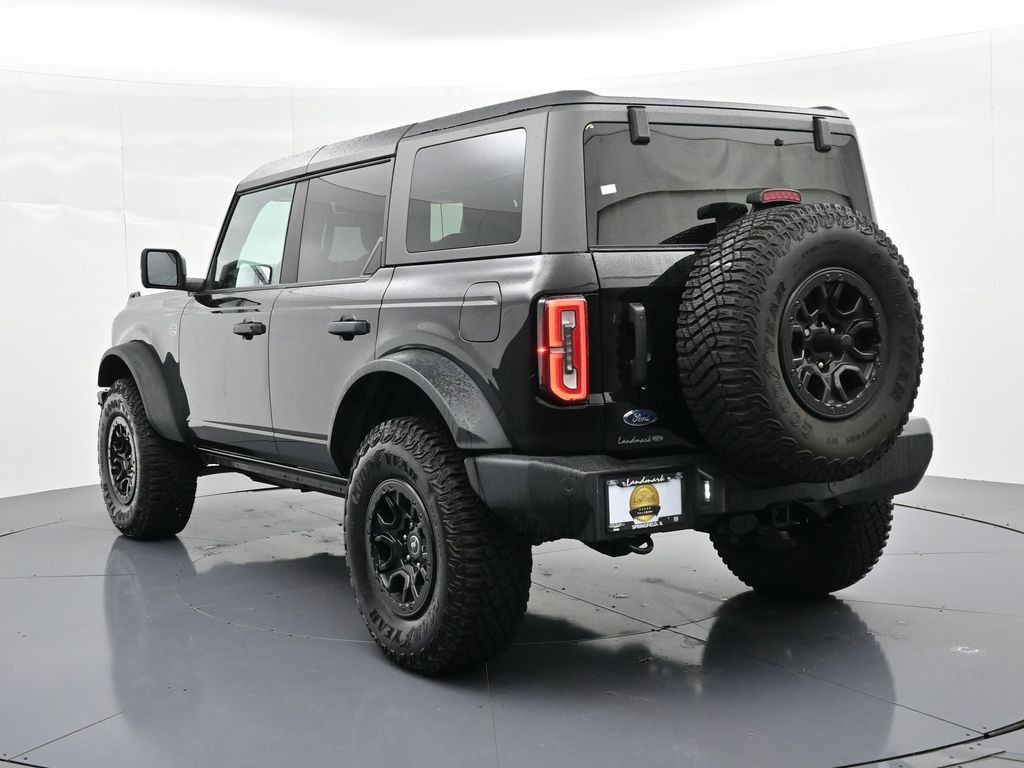Ford Bronco Vehicle Full-screen Gallery Image 08