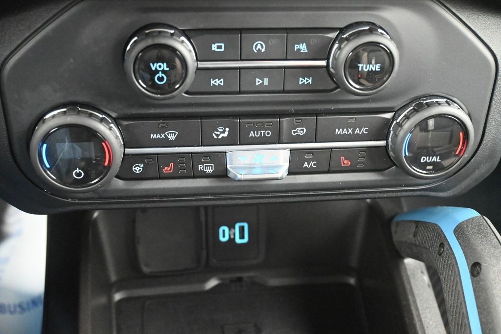 Ford Bronco Vehicle Full-screen Gallery Image 13